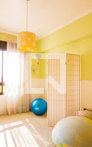 Apartamento à venda com 200m², 4 quartos e 3 vagas Apartamento à venda com 200m², 4 quartos e 3 vagasQuarto 4