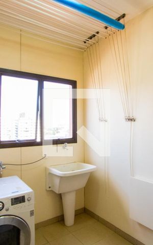 Apartamento à venda com 200m², 4 quartos e 3 vagas Apartamento à venda com 200m², 4 quartos e 3 vagasÁrea de serviço