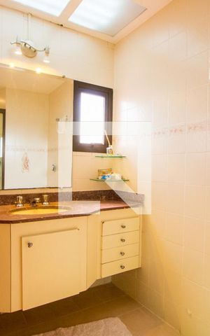 Apartamento à venda com 200m², 4 quartos e 3 vagas Apartamento à venda com 200m², 4 quartos e 3 vagasBanheiro do quarto 3