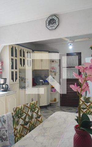 Casa à venda com 150m², 3 quartos e 2 vagascozinha