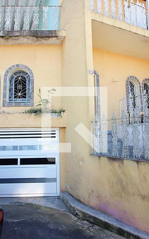 Casa à venda com 250m², 4 quartos e 2 vagasFachada 