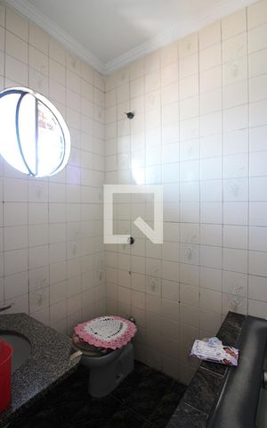 Casa à venda com 250m², 4 quartos e 2 vagasBanheiro Quarto 1 - Suíte