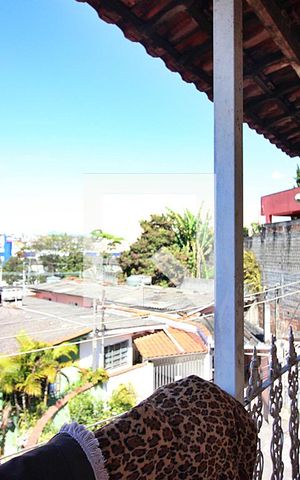 Casa à venda com 250m², 4 quartos e 2 vagasSacada do Quarto 1 - Suíte