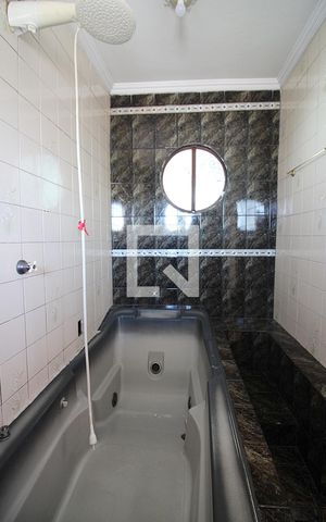 Casa à venda com 250m², 4 quartos e 2 vagasBanheiro Quarto 1 - Suíte