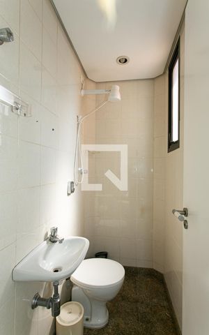 Apartamento à venda com 277m², 4 quartos e 4 vagasBanheiro de Serviço
