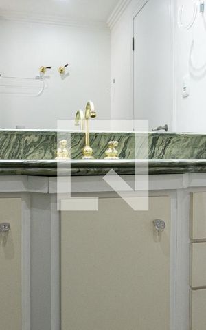 Apartamento à venda com 277m², 4 quartos e 4 vagasBanheiro da Suíte 4