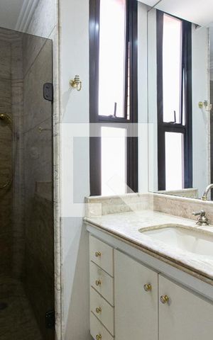 Apartamento à venda com 277m², 4 quartos e 4 vagasBanheiro da Suíte 2