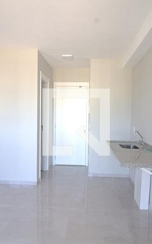 Studio para alugar com 24m², 1 quarto e sem vaga Studio para alugar com 24m², 1 quarto e sem vagaQuarto e cozinha