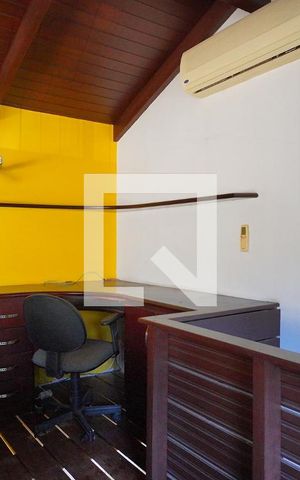 Casa à venda com 272m², 3 quartos e 3 vagasEscritório