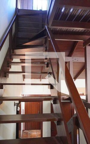 Casa à venda com 272m², 3 quartos e 3 vagasAcesso a terceiros andar