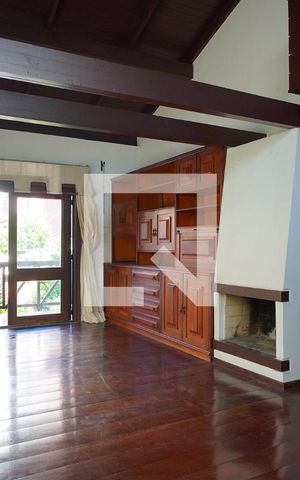 Casa à venda com 272m², 3 quartos e 3 vagasSala