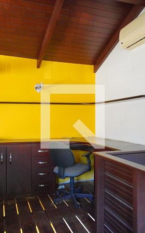 Casa à venda com 272m², 3 quartos e 3 vagasEscritório