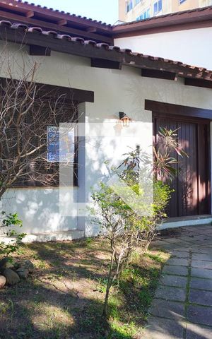 Casa à venda com 272m², 3 quartos e 3 vagasFachada