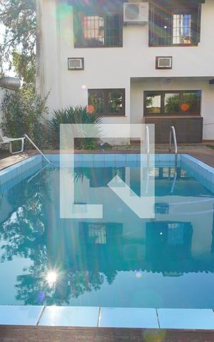 Casa à venda com 272m², 3 quartos e 3 vagasPiscina