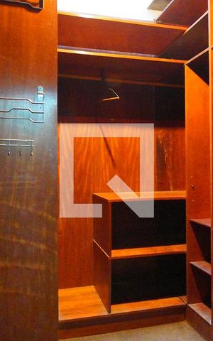 Casa à venda com 272m², 3 quartos e 3 vagasCloset