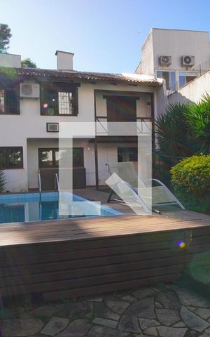 Casa à venda com 272m², 3 quartos e 3 vagasPátio