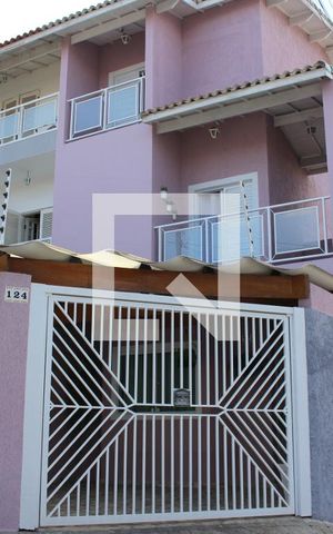 Casa à venda com 130m², 3 quartos e 2 vagasFachada
