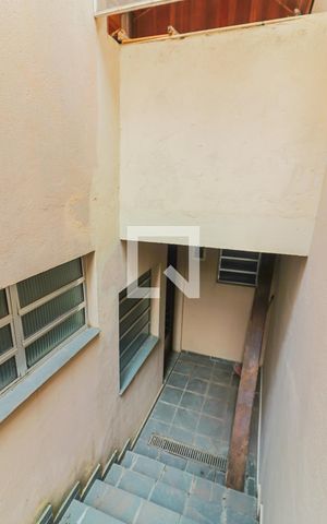 Casa à venda com 450m², 5 quartos e 4 vagas Casa à venda com 450m², 5 quartos e 4 vagasCorredor Lateral