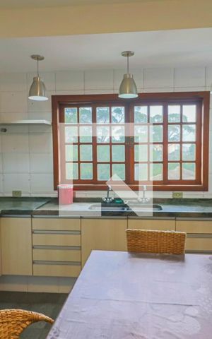 Casa à venda com 450m², 5 quartos e 4 vagas Casa à venda com 450m², 5 quartos e 4 vagasCozinha