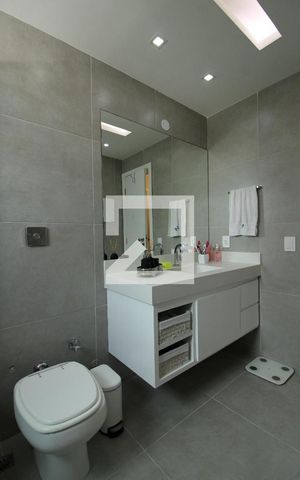 Casa de condomínio à venda com 240m², 3 quartos e 2 vagasBanheiro Social
