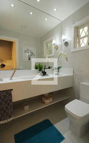Casa de condomínio à venda com 240m², 3 quartos e 2 vagasLavabo
