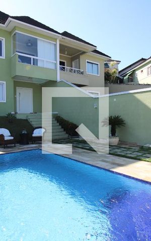 Casa de condomínio à venda com 240m², 3 quartos e 2 vagasÁrea Externa Frente