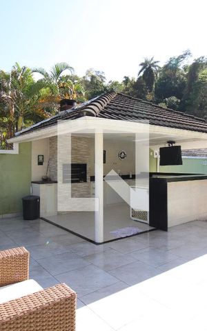 Casa de condomínio à venda com 240m², 3 quartos e 2 vagasÁrea Externa