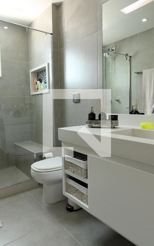 Casa de condomínio à venda com 240m², 3 quartos e 2 vagasBanheiro Social