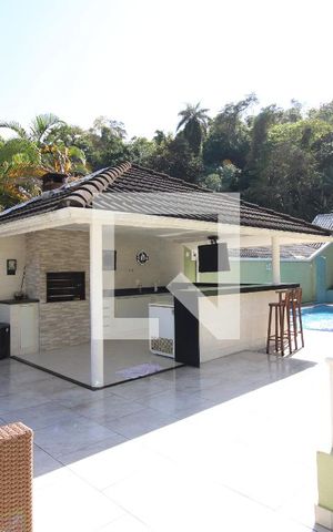 Casa de condomínio à venda com 240m², 3 quartos e 2 vagasÁrea Externa