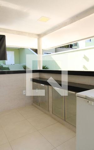 Casa de condomínio à venda com 240m², 3 quartos e 2 vagasÁrea Externa - churrasqueira