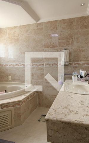 Casa de condomínio à venda com 240m², 3 quartos e 2 vagasBanheiro da Suíte