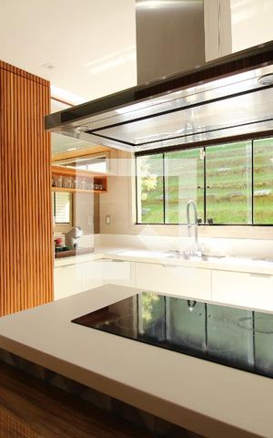 Casa de condomínio à venda com 240m², 3 quartos e 2 vagasCozinha