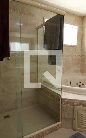 Casa de condomínio à venda com 240m², 3 quartos e 2 vagasBanheiro da Suíte
