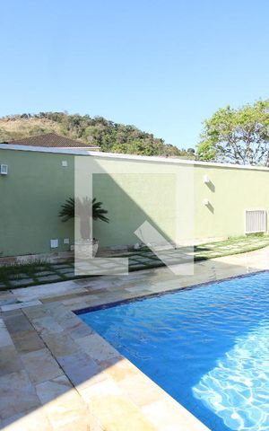 Casa de condomínio à venda com 240m², 3 quartos e 2 vagasÁrea Externa - Piscina