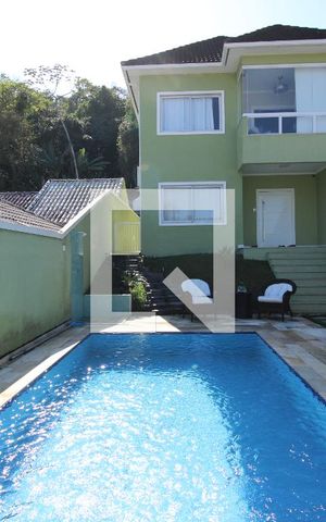 Casa de condomínio à venda com 240m², 3 quartos e 2 vagasÁrea Externa Frente