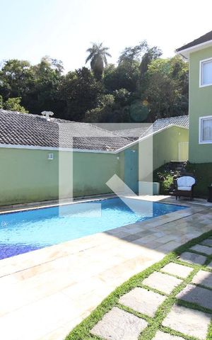 Casa de condomínio à venda com 240m², 3 quartos e 2 vagasÁrea Externa Frente