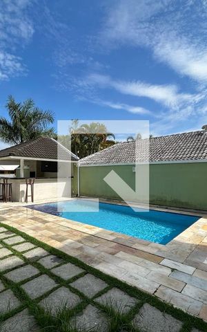 Casa de condomínio à venda com 240m², 3 quartos e 2 vagas Casa de condomínio à venda com 240m², 3 quartos e 2 vagasÁrea Externa - Piscina