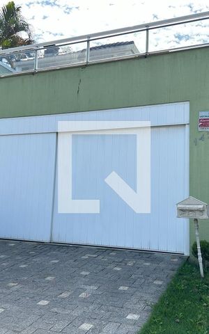 Casa de condomínio à venda com 240m², 3 quartos e 2 vagas Casa de condomínio à venda com 240m², 3 quartos e 2 vagasFachada