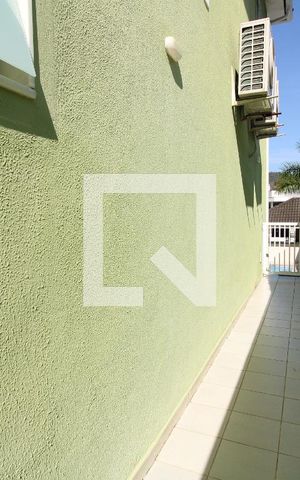 Casa de condomínio à venda com 240m², 3 quartos e 2 vagasCorredor Lateral