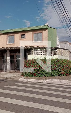 Casa à venda com 126m², 2 quartos e 2 vagas Casa à venda com 126m², 2 quartos e 2 vagasFachada
