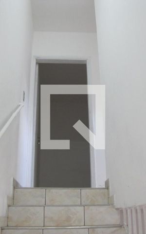 Casa à venda com 126m², 2 quartos e 2 vagasEscada