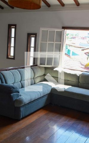 Casa à venda com 320m², 6 quartos e 3 vagas Casa à venda com 320m², 6 quartos e 3 vagasSala de estar