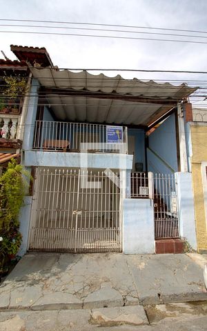 Casa à venda com 94m², 2 quartos e 1 vaga Casa à venda com 94m², 2 quartos e 1 vagaFachada