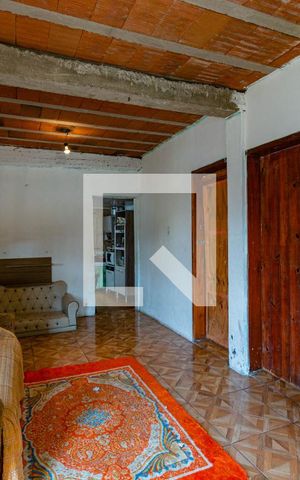 Casa à venda com 90m², 4 quartos e 2 vagas Casa à venda com 90m², 4 quartos e 2 vagasSala
