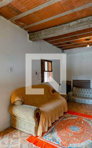 Casa à venda com 90m², 4 quartos e 2 vagas Casa à venda com 90m², 4 quartos e 2 vagasSala