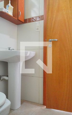 Apartamento para alugar com 60m², 2 quartos e sem vagaBanheiro