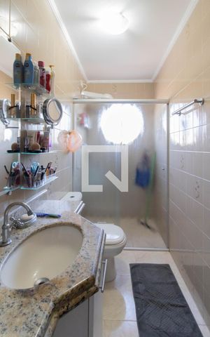 Casa à venda com 240m², 3 quartos e 6 vagasBanheiro da Suíte