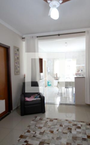 Casa para alugar com 151m², 3 quartos e 2 vagasSala
