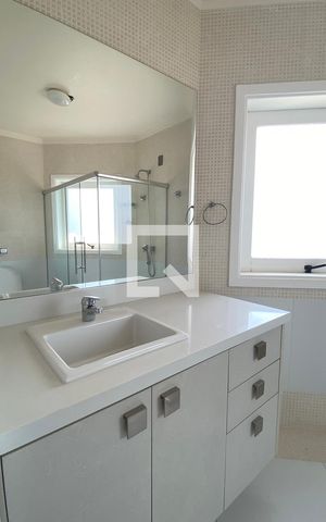 Casa de condomínio à venda com 533m², 4 quartos e 4 vagasBanheiro da Suíte 2