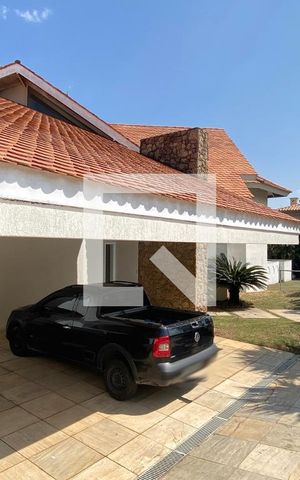 Casa de condomínio à venda com 533m², 4 quartos e 4 vagasFachada